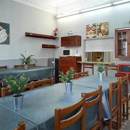 Estudiantes Balmes Apartment *